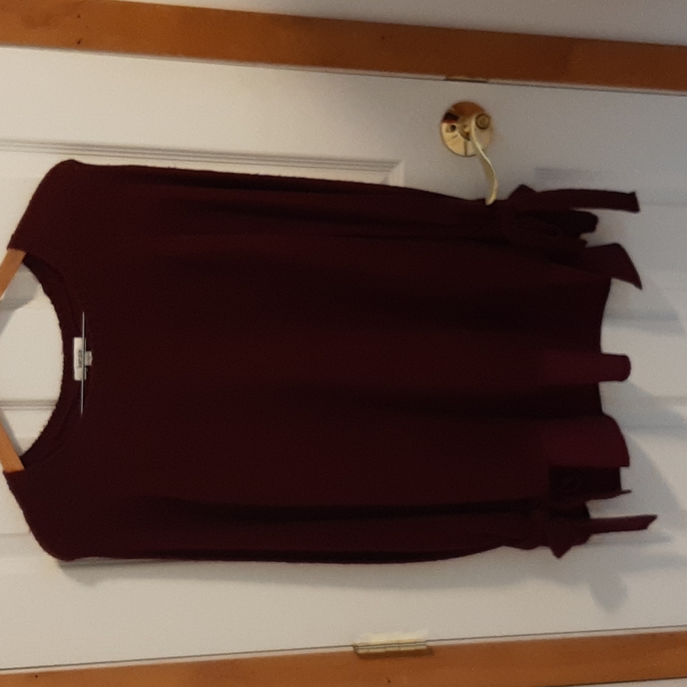 Women's dark wine colored sweater - Picture 1 of 4